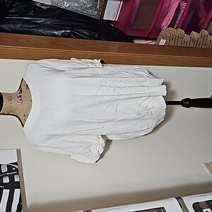 2x white short sleeve sweater.